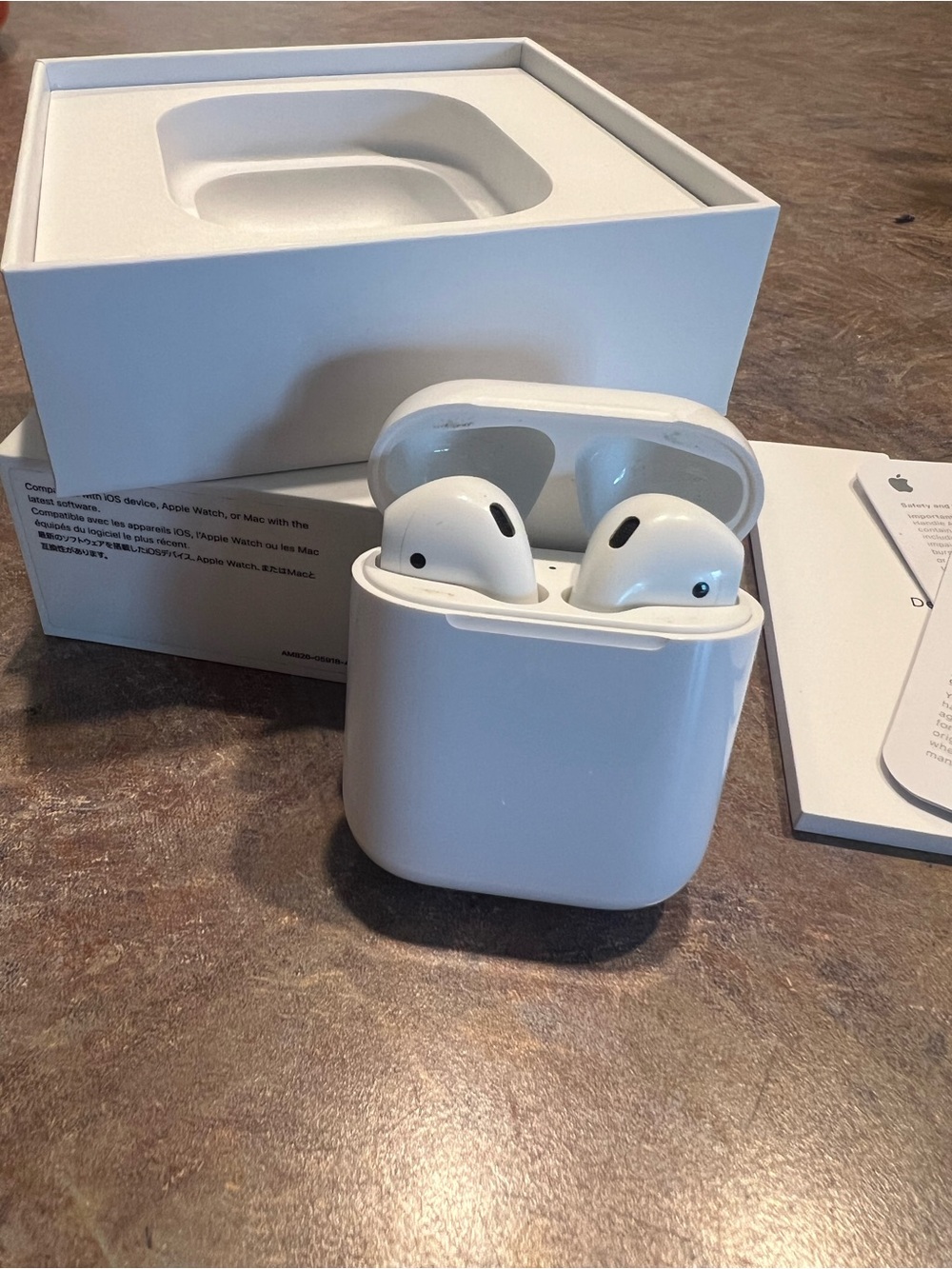 Apple White Wireless EarPods with Charging Case